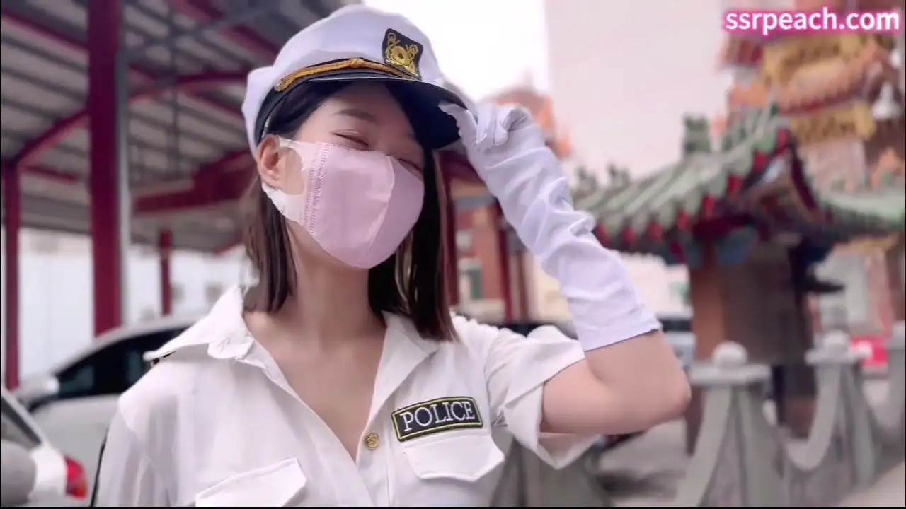 被女警官惩罚，性感大屁股被鸡巴抽插在，绝对的制服诱惑，把你精液榨干，就是你的酒驾惩罚，看你还敢不敢