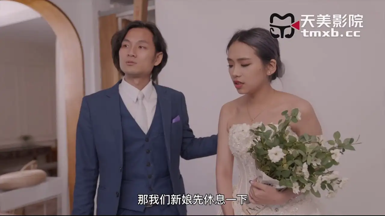 新娘拍婚纱照偷情，沙发上鸡巴猛操小穴，做爱啪啪响-百宝袋