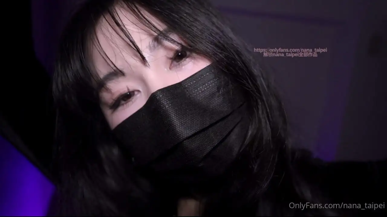 nana 黑丝大长腿穿着性感高跟鞋抽插小穴做爱，内裤拨一边操逼-百宝袋