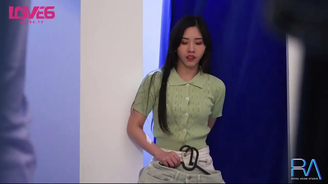 图片[1]-服装店女老板太饥渴，当然用鸡巴满足她了，后入抽插操逼到高潮，一副满足的表情，太骚了