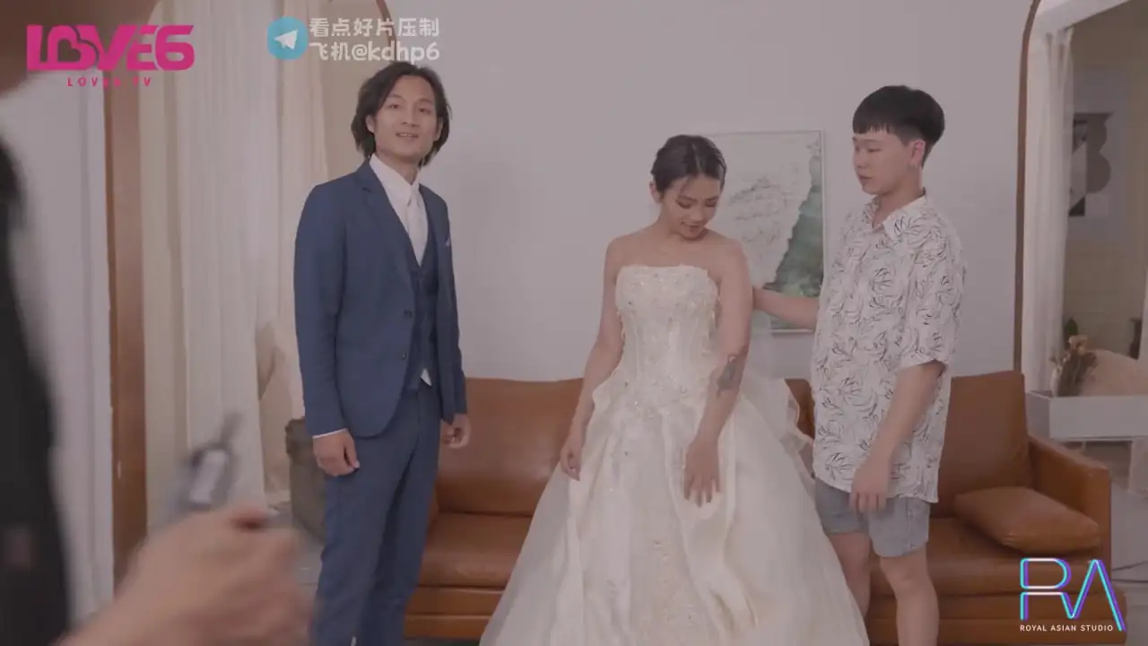 图片[1]-穿着婚纱口交操到高潮，结婚现场给老公戴个绿帽，婚纱总是最色的情趣装