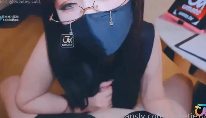 图片[2]-亦可姐姐  黑丝女上司的深夜交谈，黑丝骚脚摩擦勾引鸡巴，戴着眼镜深情口交，开裆丝袜直接后入抽插小穴