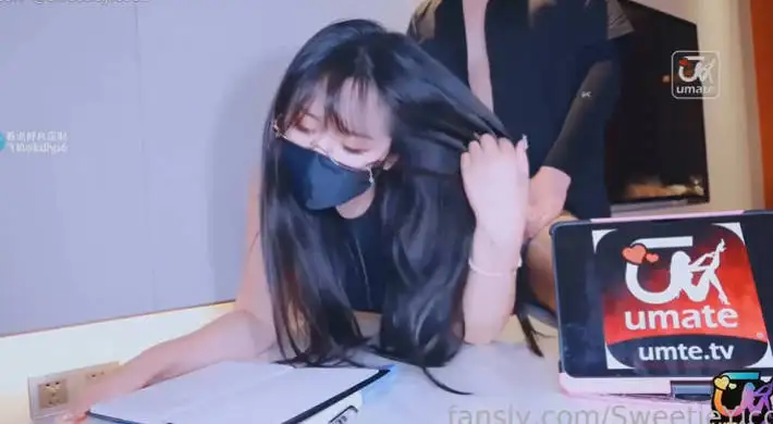 图片[5]-亦可姐姐  黑丝女上司的深夜交谈，黑丝骚脚摩擦勾引鸡巴，戴着眼镜深情口交，开裆丝袜直接后入抽插小穴