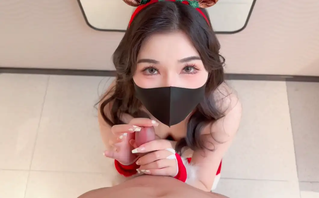 图片[2]-性感小麋鹿穿黑丝在圣诞节含住鸡巴用舌尖挑逗后美足搓弄粗大肉棒再骑上嫩逼套住大屌狂扭深入抽插
