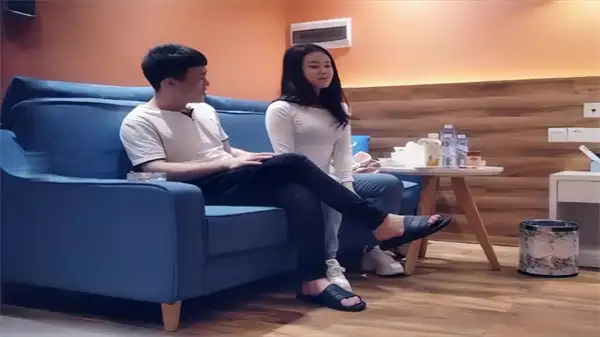图片[1]-狂搞一字马蜜桃臀瑜伽妹 湿身爆操极致柔韧体位