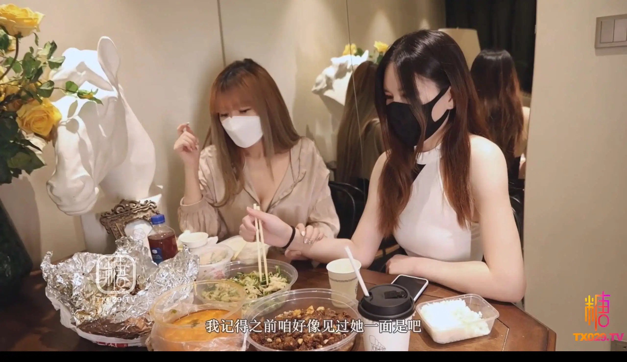 图片[7]-和女友闺蜜酒后的刺激偷情，趁女友醉酒和她闺蜜激情爱爱，白虎嫩穴打桩，美腿玩弄，大量中出