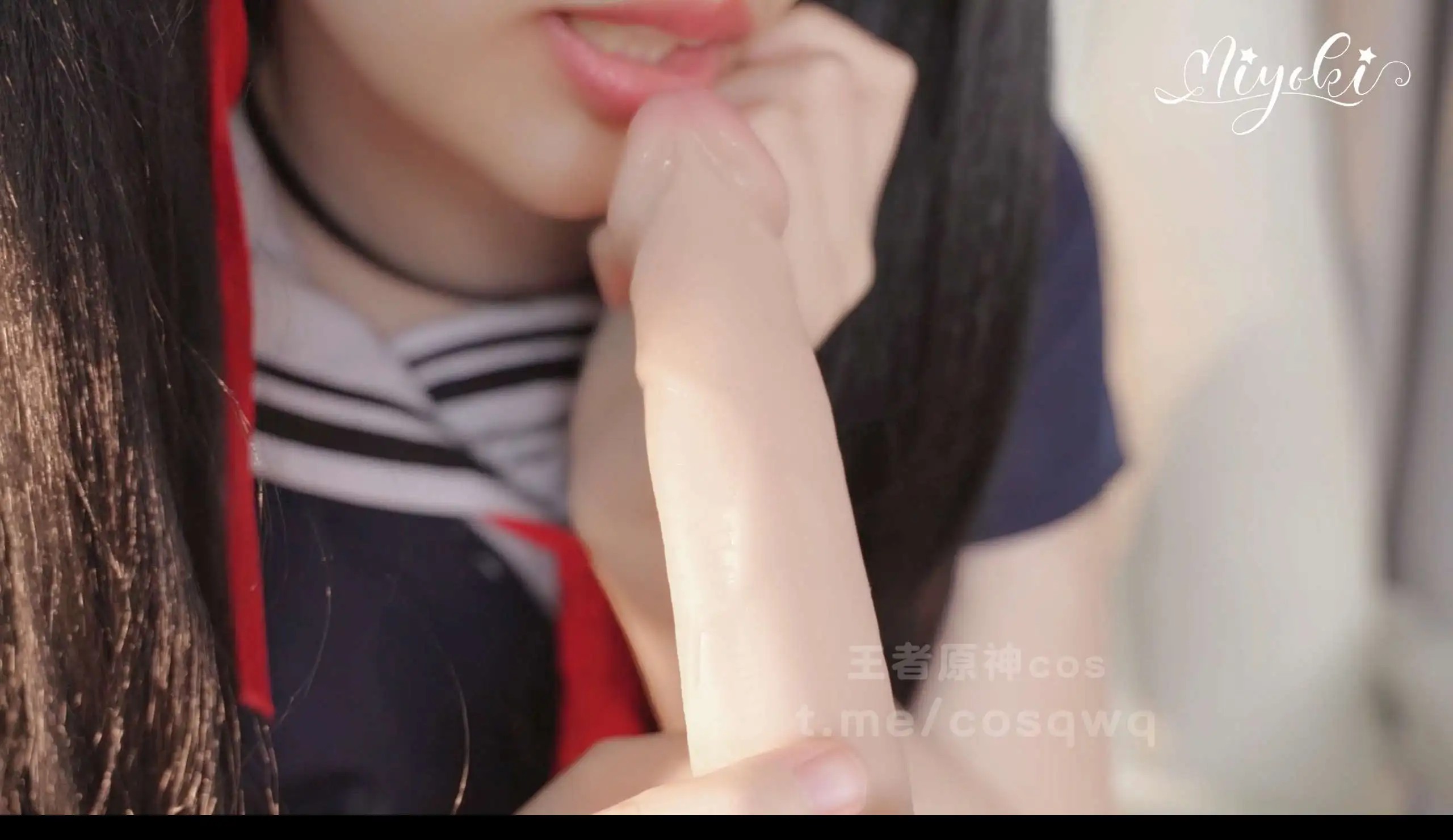 图片[6]-铃木姨姨制服cos自慰，白虎小馒头粉嫩小穴吃了好大的玩具，自慰白浆流出