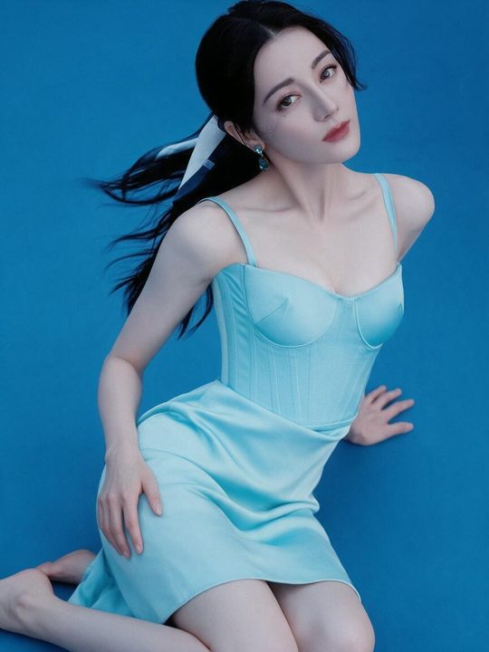 AI魔改 迪丽热巴 大陆知名女星赴日下海当AV女优拍片的第一场对手竟是小泽彻海报