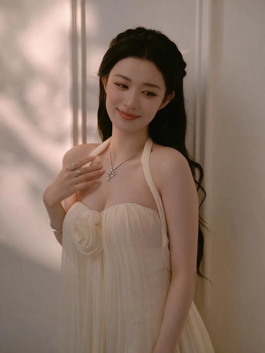 AI换脸 王楚然情趣美臀海报